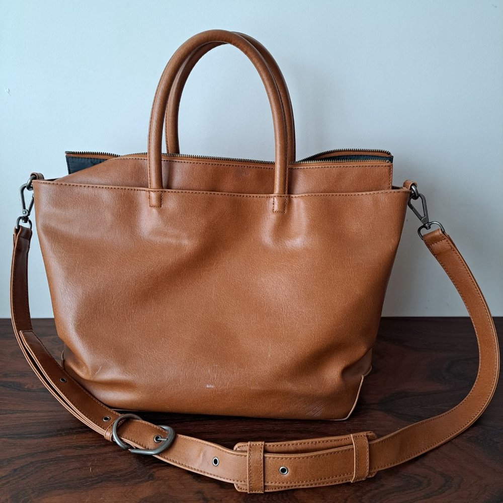 Matt & Nat Raylanmed Baby/ Overnight Bag - Picture 2 of 5